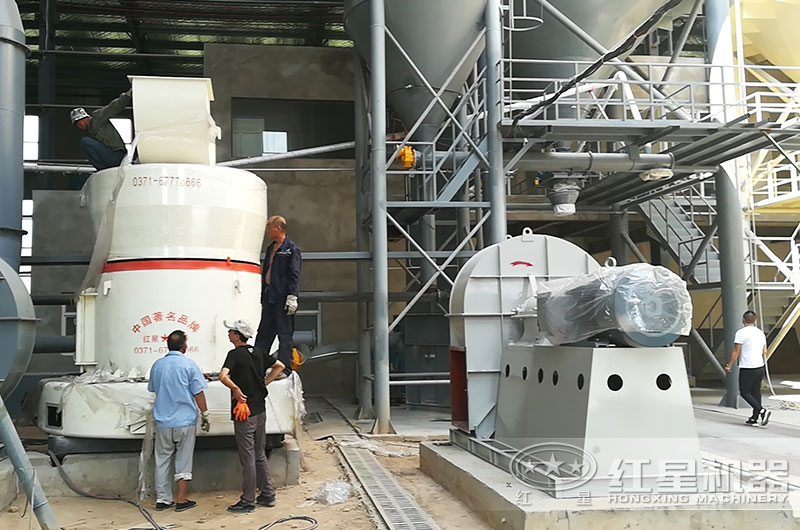 硅砂磨粉现场图片