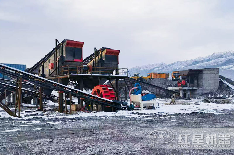 碎石破碎机工作现场图片