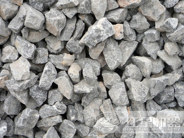 粉碎石灰石建议使用的大型矿石破碎机是鳄嘴式的，还是锤式的？