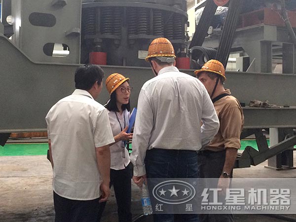 河北时产100方石料移动破碎机多少钱一台，能出多大料？