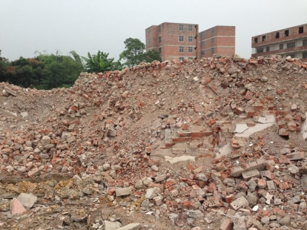 破碎砖渣用什么机械？建议使用锤式粉碎机