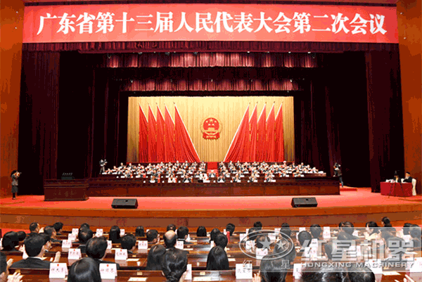 大型流动粉碎石头一体机多少钱一台？