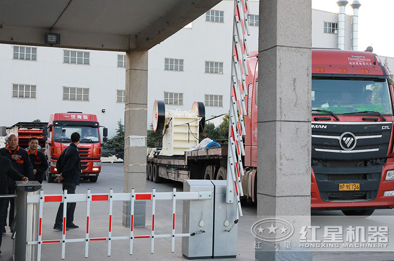 时产30-300吨的石料、石块碎石机一套多少钱？