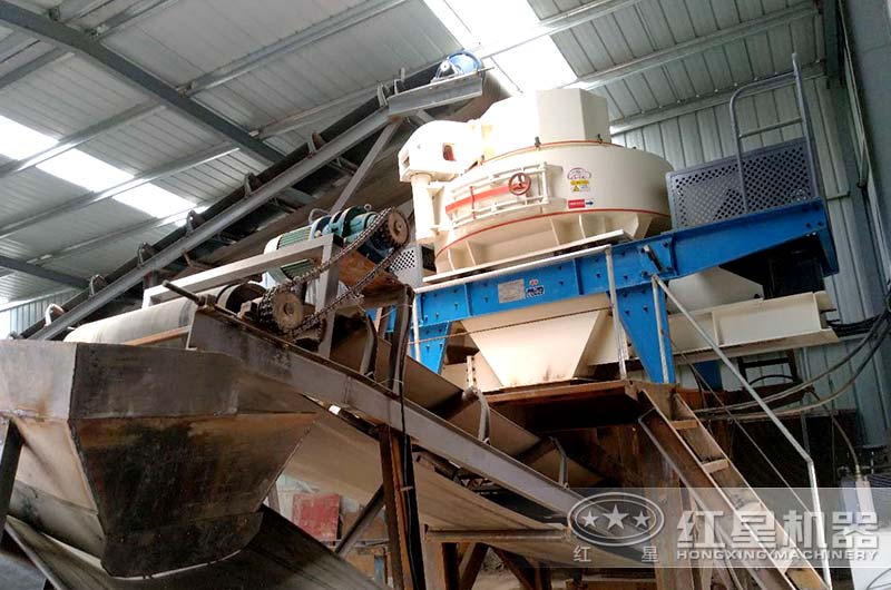 河石碎沙机多少钱？生产出来的人工沙与河沙有什么区别？