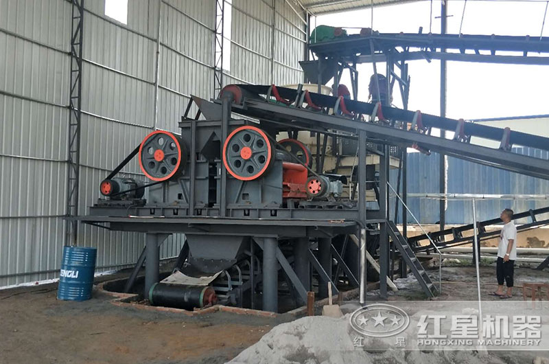 颚式碎裂设备的颚板有什么作用？宜采用哪种材料制作？