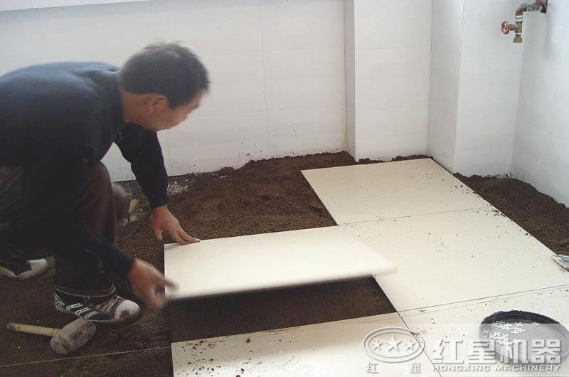 铺地砖用石粉和沙子哪个好？制粗石粉用什么制沙机？